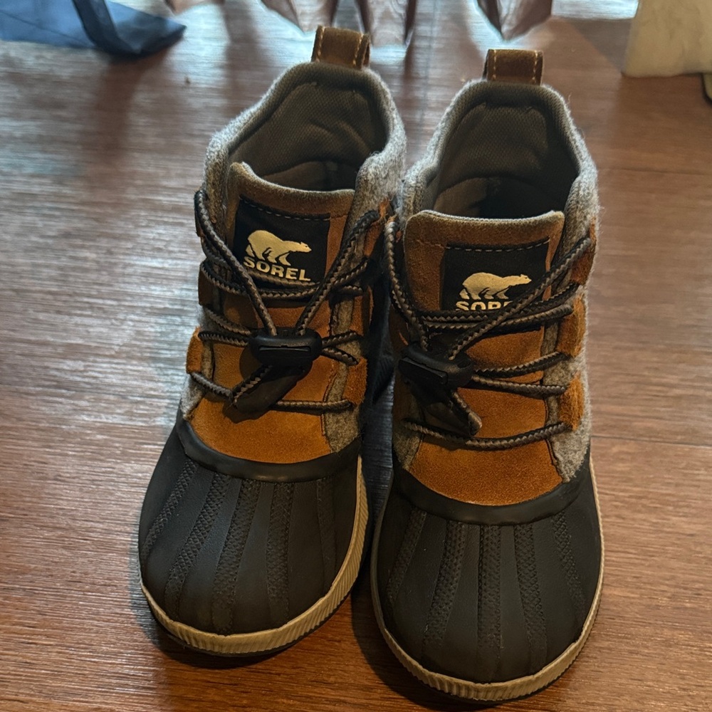 Sorel Kids' Tan and Black Adventure Boots